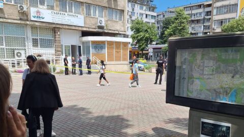 Сигнал за бомба затвори района около Районния съд във Варна