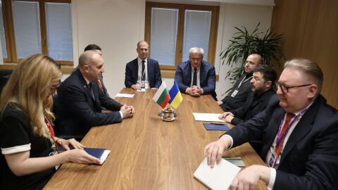 Румен Радев и Володимир Зеленски обсъдиха производството на дронове в България