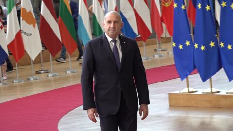 Политически коментари: Опозицията все още не разбира аргументите на Радев за санкциите