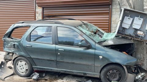 Снимка: Тежката катастрофа в Горна Оряховица: Едното момче е изведено от реанимация, а другото остава в интензивното на 