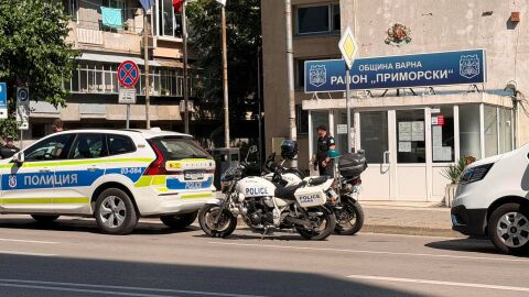 Снимка: Акция на полицията в кметството на район 