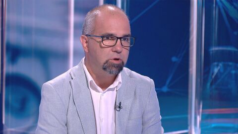 Снимка: Първан Симеонов: Може да се окаже, че моделът остава без Борисов и Пеевски, но с нов началник
