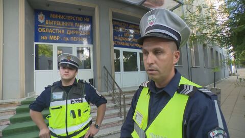 Снимка: „Уникално дете“: Полицаи разказаха как 12-годишно момиче спаси майка си на АМ „Струма“