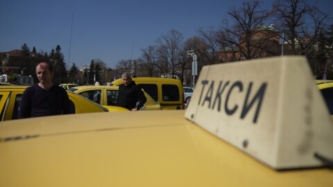 Таксиметровите тарифи в София са повишени от вчера с 18,6%