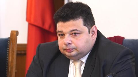 Снимка: Орлин Колев се заклева като конституционен съдия от квотата на НС