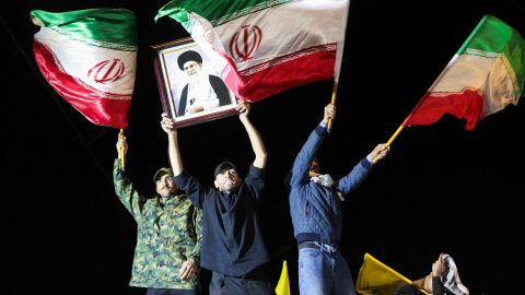 Протестиращи опитаха да щурмуват посолството на САЩ в Багдад (Снимки, видео)