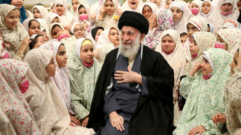 Близки на Али Хаменей са убити при нападението, една от дъщерите му и негово внуче същи са мъртви