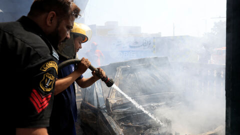 Стотици се опитаха да щурмуват американското консулство в Карачи, Пакистан