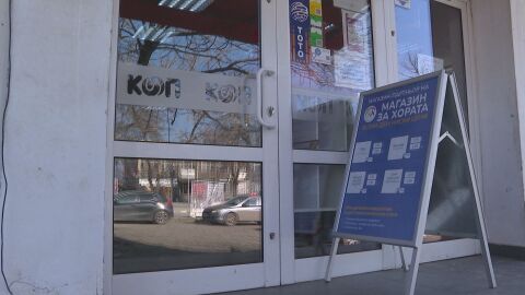 „Магазин за хората“ на червено? Министърът отчита загуби, дружеството брои милиони