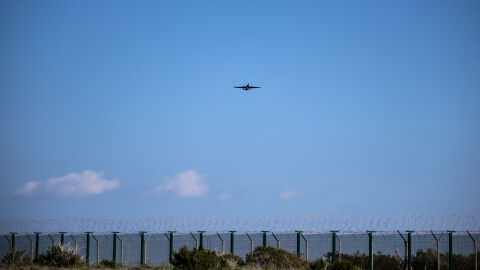 След като дрон удари британска база в Кипър: Още два безпилотни самолета са „успешно прихванати“