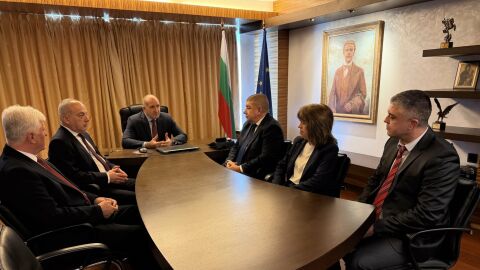 Снимка: Румен Радев се регистрира за изборите с коалиция „Прогресивна България“