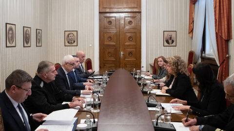 Йотова се срещна с експерти за оценка на рисковете пред националната сигурност на България 