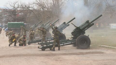 20 артилерийски залпа по случай 3 март (ВИДЕО)