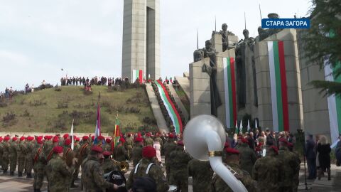 148 години от Освобождението: Шествия, заря и тържества в цялата страна (СНИМКИ)