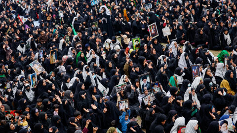 Иран отложи погребалната церемония за Али Хаменей