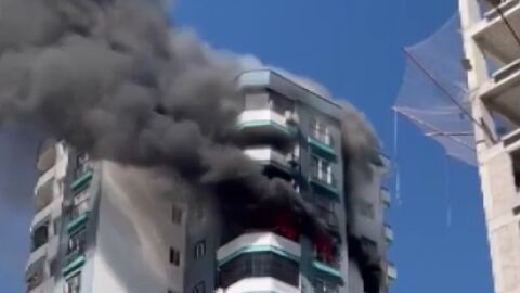 „За първи път почувствах, че съм полезен“: 23-годишен работник спаси баща и бебето му от горяща сграда (ВИДЕО)