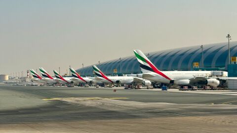 Отломка от ракета временно спря полетите в Дубай: Какво се случва с евакуацията на българите ни там?