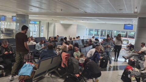 Между страха от дроновете и чакането за евакуация: Говорят българите, блокирани в Близкия изток