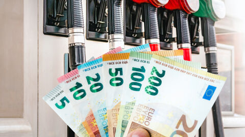 Петролът рязко поскъпна, скок в цените на горивата и в България