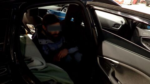 Гранични полицаи на „Малко Търново“ хванаха чужд гражданин, криещ се под пагаж в купето