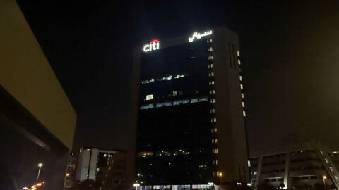 Банки евакуират офисите си след заплахи от Иран