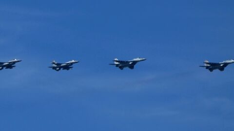 Румъния вдигна два изтребителя заради засечени въздушни цели по границата с Украйна