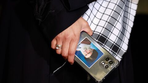 Ирански медии: Съпругата на покойния върховен лидер на Иран е жива