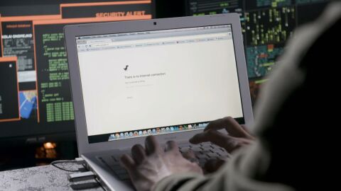 С широко затворени очи пред екрана: Отнема ли ИИ предимствата, които грамотността, съществуваща от около 5500 години, ни е дала?