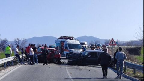 Автомобил навлезе в насрещното в Пазарджишко: Един загина, а трима са в болница