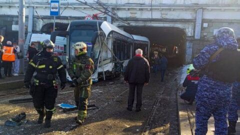 22-ма ранени, сред които 5 деца, при удар между два трамвая (СНИМКИ)