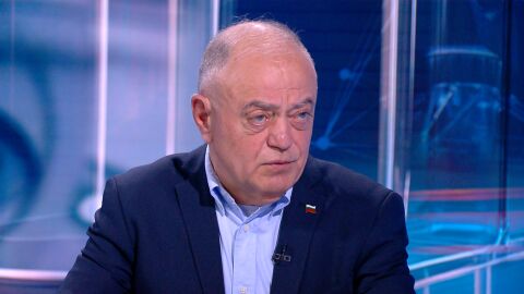 Атанас Атанасов: Когато се правят наденици и се редят листи, най-добре е да не надничаме вътре