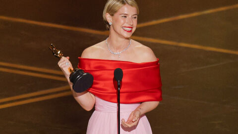 След депресията и хранителното разстройство: Актрисата Джеси Бъкли стана първата ирландка, взела най-голямото отличие (СНИМКИ)