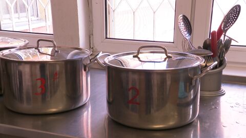 „Кухни-майки“ вместо готвене на място: Ще се подобри ли храната в детските градини?