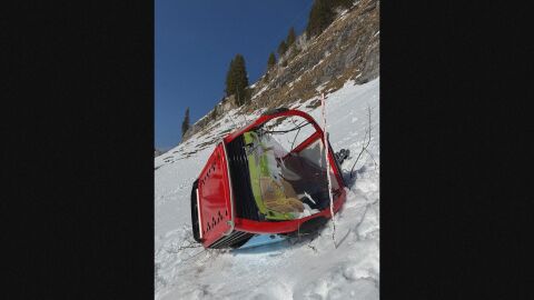 След като кабинка се откачи и се разби в Алпите: Защо лифтът е работил при опасен вятър?