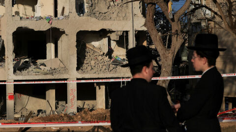 Ирански ракети пробиха защитата на Израел и удариха два града