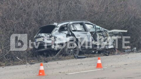 Шофьор се вряза в камион, загина на място край Враца (СНИМКИ)