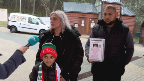 „Сякаш му откраднаха живота“: Майката на болното дете, чиято кутия за дарения бе открадната