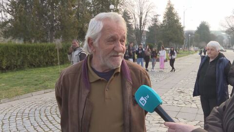 Възрастни хора вземат бързи кредити, за да си плащат сметките за ток 