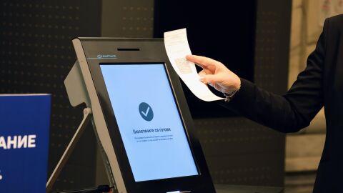 Проучване: Около 3 млн. българи се очаква да гласуват. Пет партии влизат в парламента, една е на ръба
