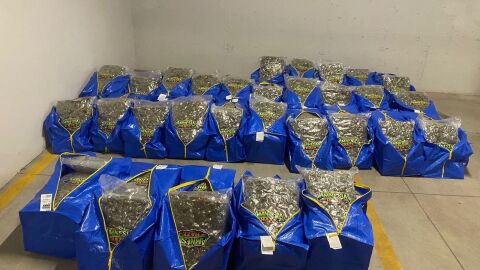 ГДБОП и ДАНС заловиха над 240 кг наркотици и оръжие при съвместна акция (СНИМКИ)