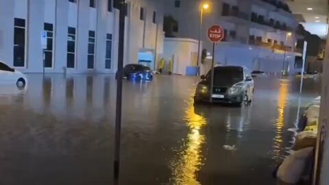 Проливни дъждове наводниха Дубай (СНИМКИ, ВИДЕО)