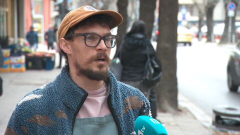 Мъж, разминал се на косъм от нападение: Преди да намушка четирима, жената ме заговори на английски