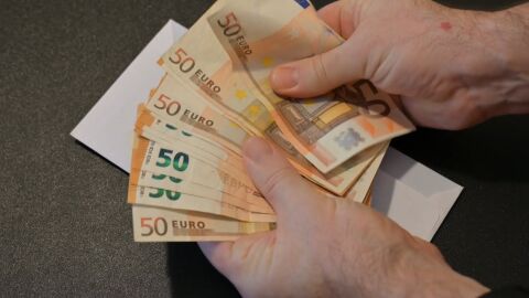 Повече пари в банката, но и по-голямо задлъжняване