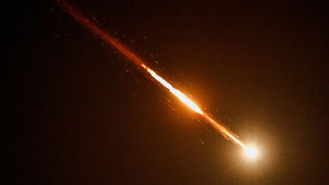 Иран с ракетна атака срещу Израел (СНИМКИ)