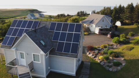 Слънчеви домове без газ: Лондон ускорява енергийната трансформация