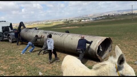 Голям фрагмент от ракета беше открит в Израел (ВИДЕО)