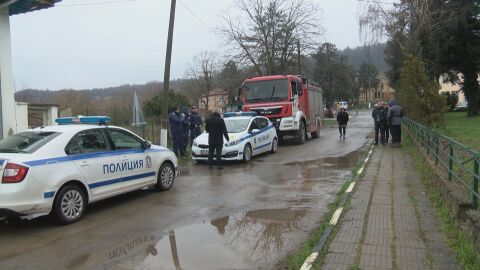 Черни Лом излезе от коритото: Къщи под вода, хора бягат от домовете си