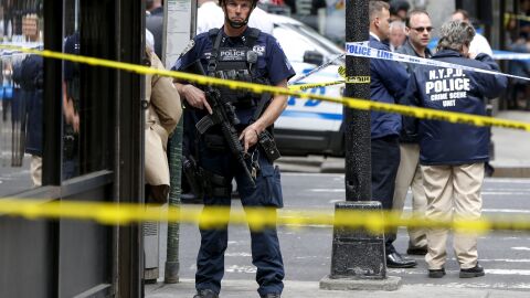 Ученик стреля срещу учител и се самоуби в гимназия в Тексас