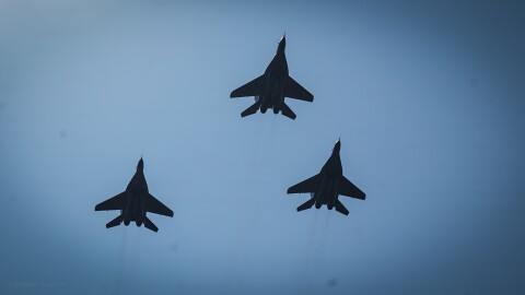 Военни самолети и вертолети прелитат над София за 6 май