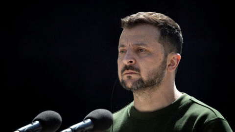 Нови избори за президент и референдум в Украйна, но само при гаранции за мир